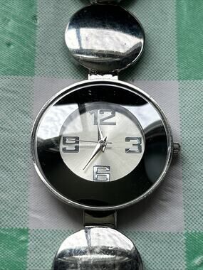 FMD Circle Dial And Band Women’s Quartz Watch